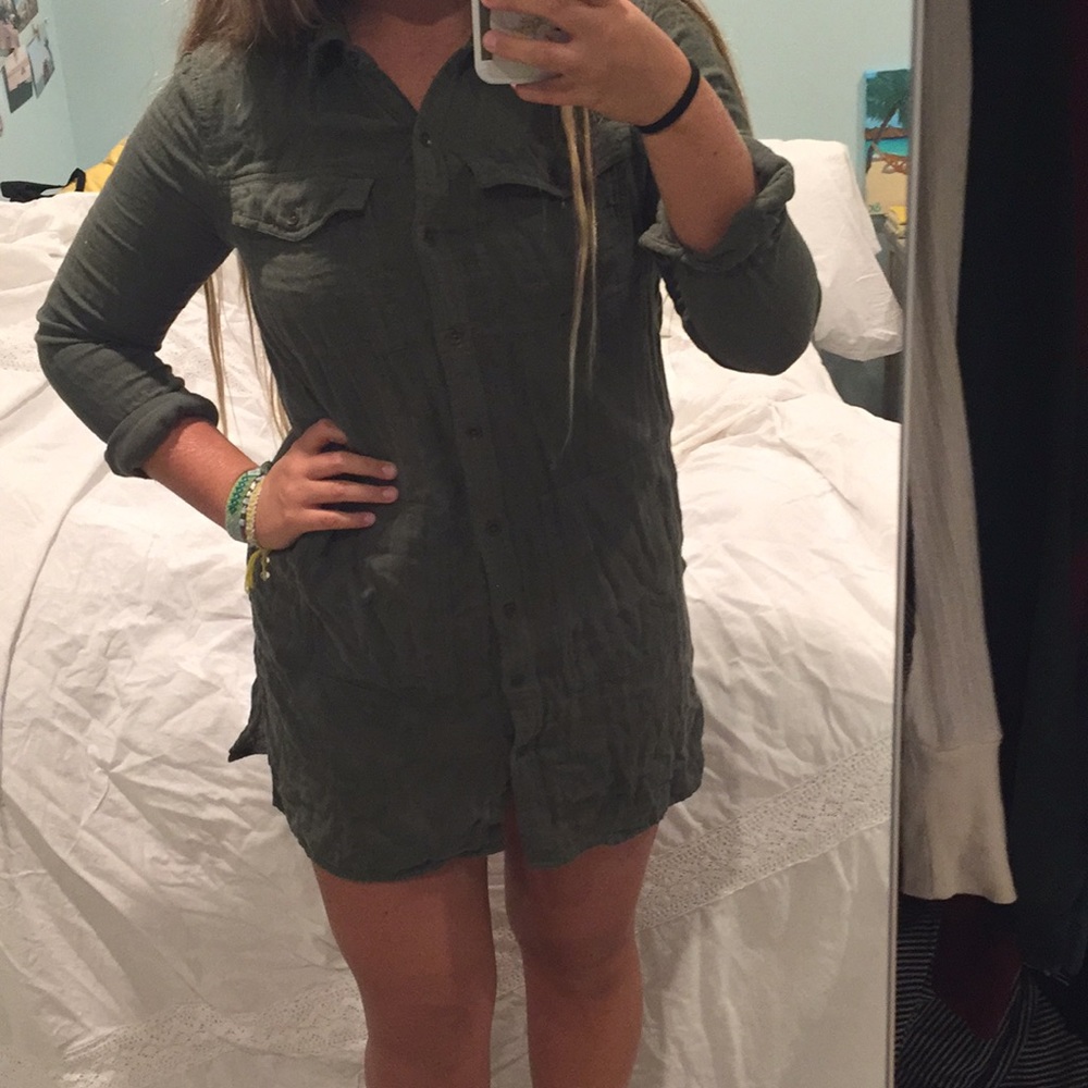Army green button up collared dress🌿